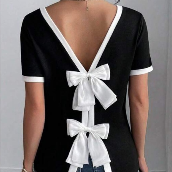 SHEIN Tops - SHEIN Black and White Fitted Short Sleeve Tee